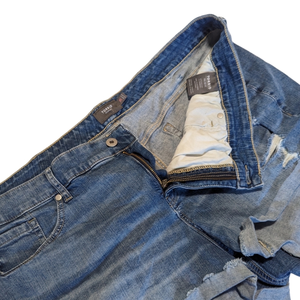 Torrid Denim Blue Distressed Women Shorts Size 26 - Picture 4 of 6